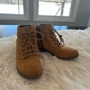 Earth brand Women's Tan Lace-Up Ankle Boots size 6.5 Bone Brown